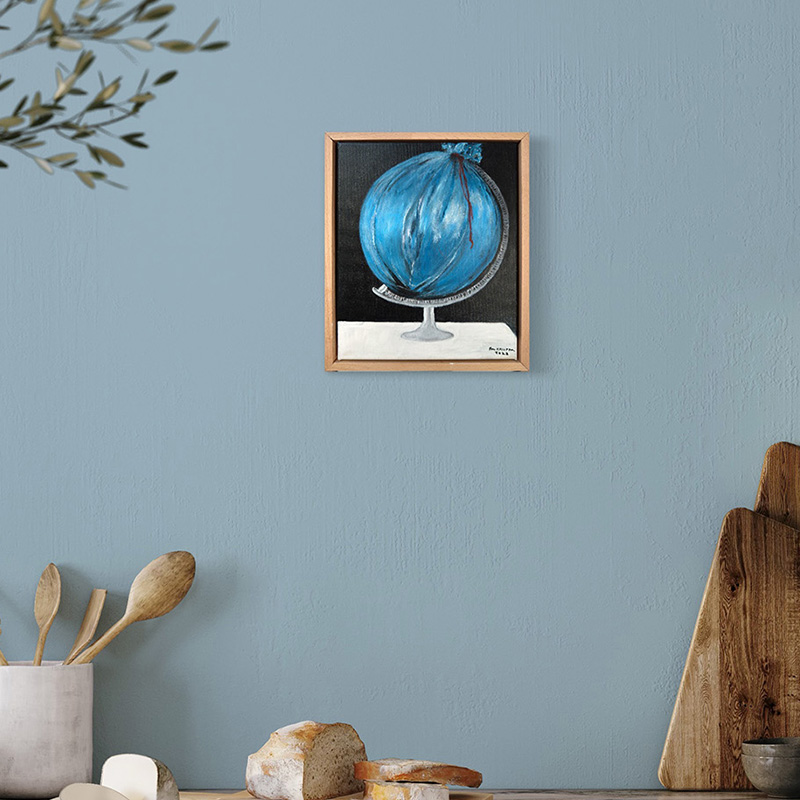 Erdball im blauen Sack